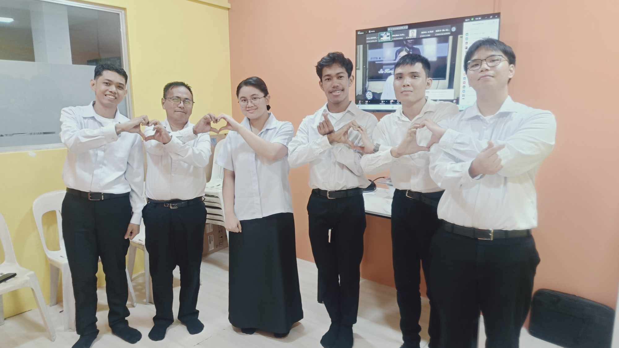 Attendance for 24/7 Singing Duty